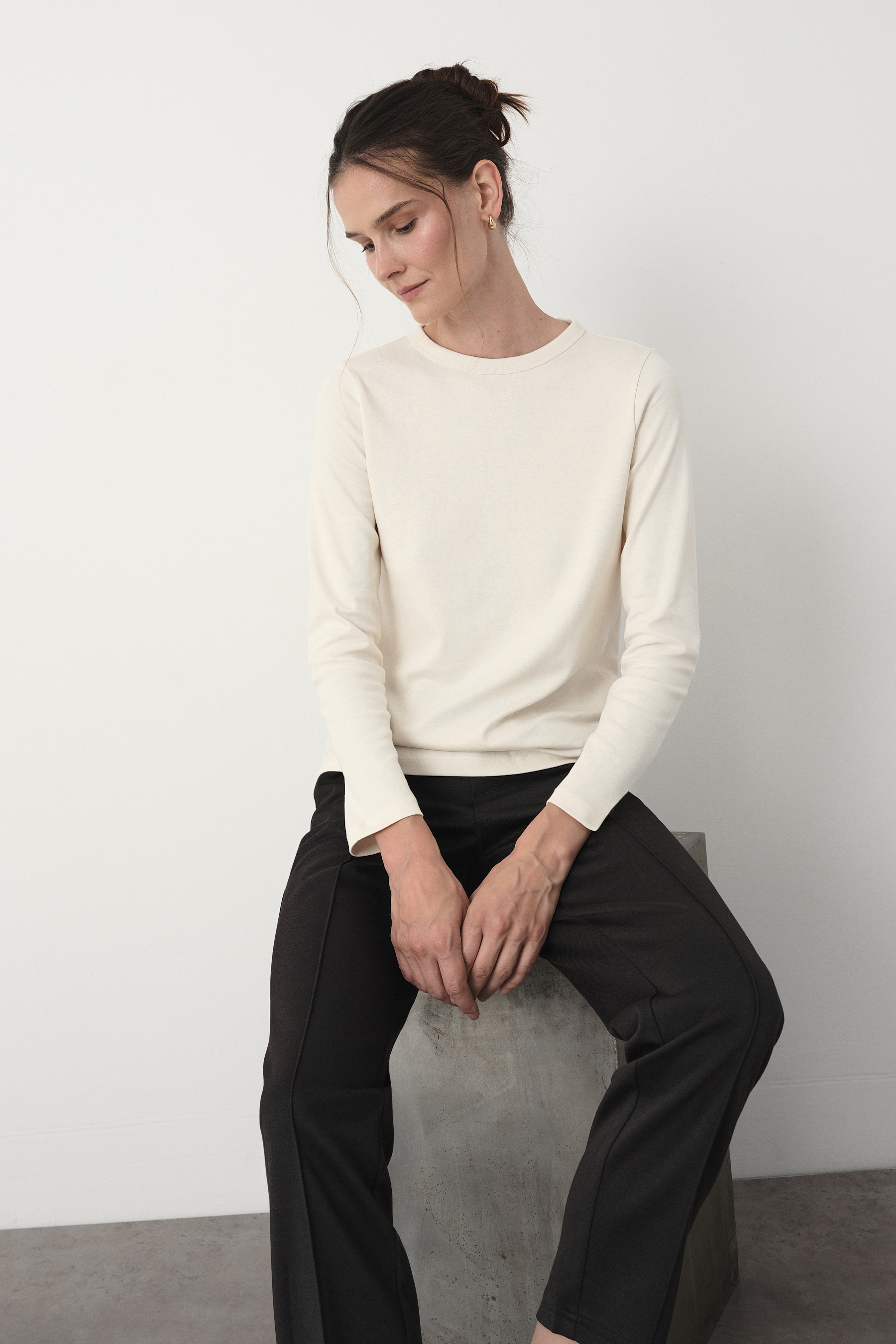 Bawełniany longsleeve w kolorze kremowym 
