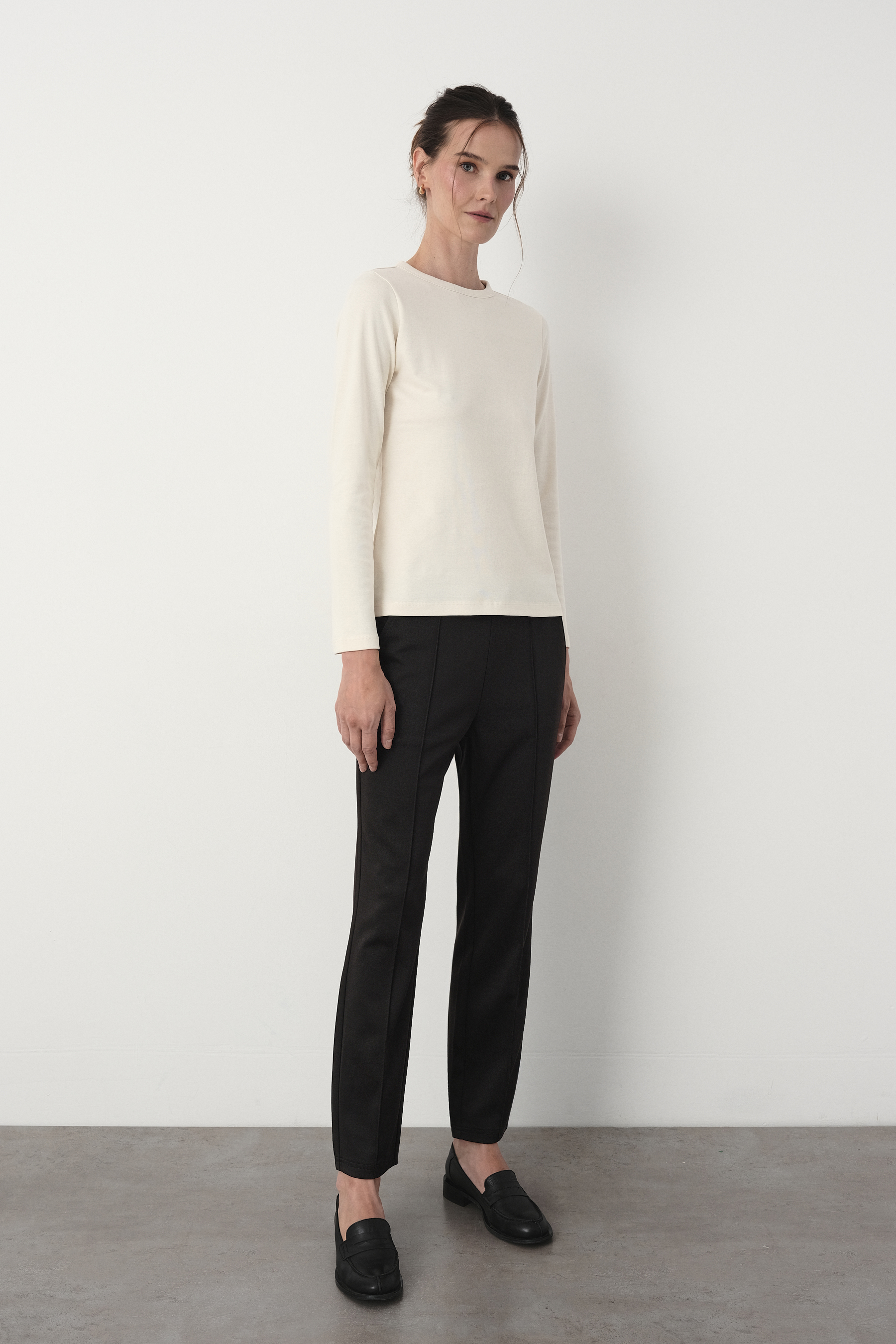 Bawełniany longsleeve w kolorze kremowym 