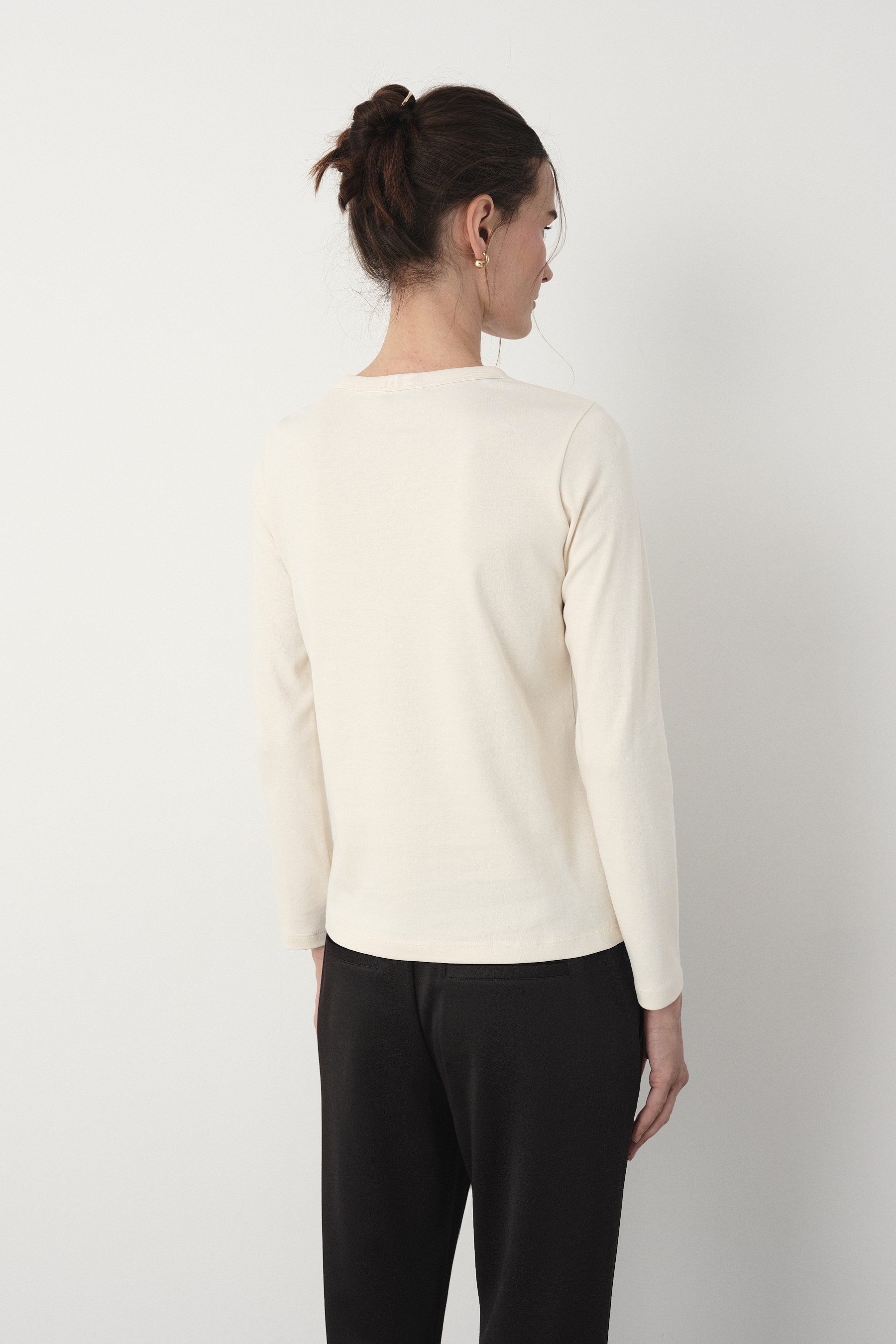 Bawełniany longsleeve w kolorze kremowym 