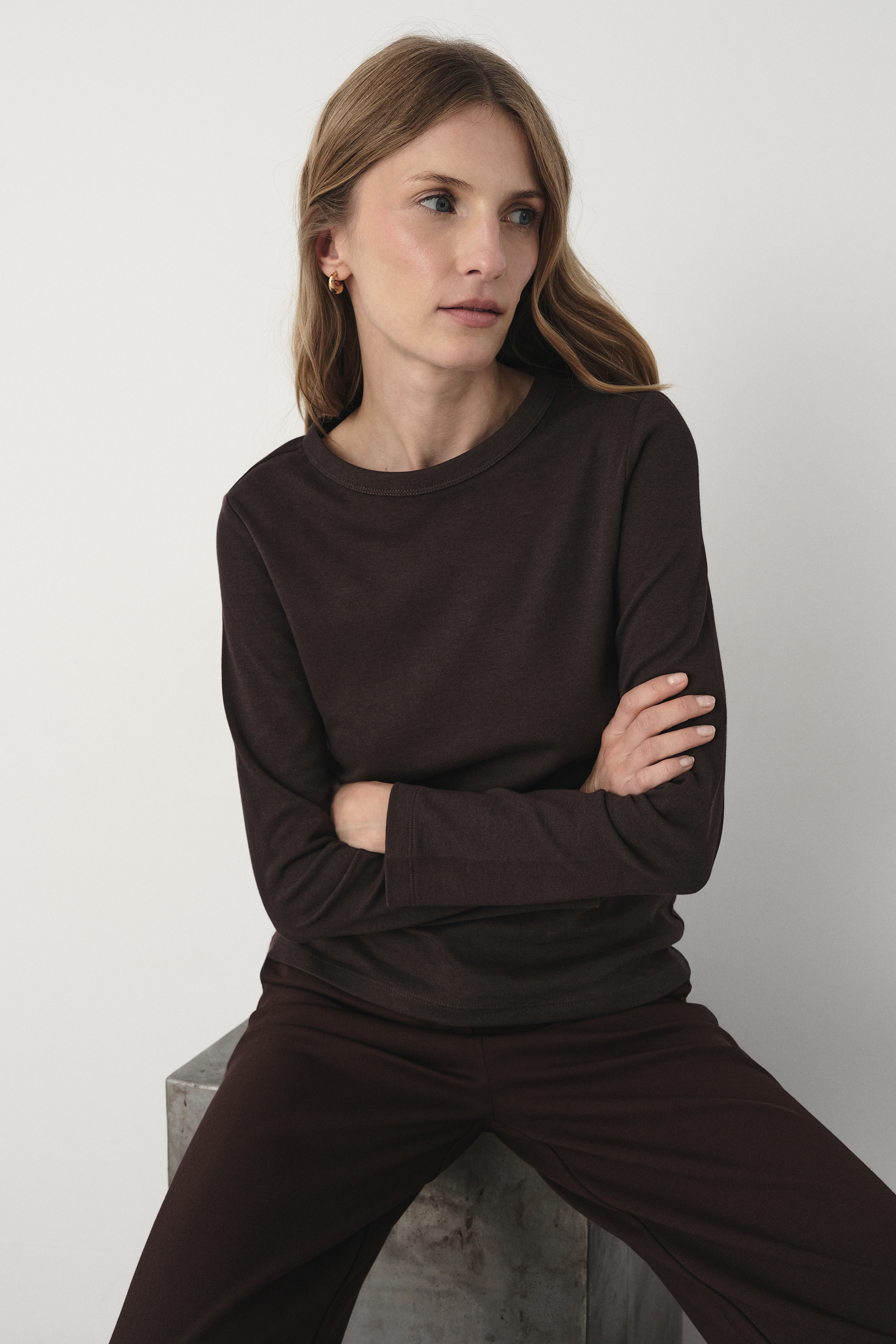 Bawełniany longsleeve w kolorze ciemnobrązowym 