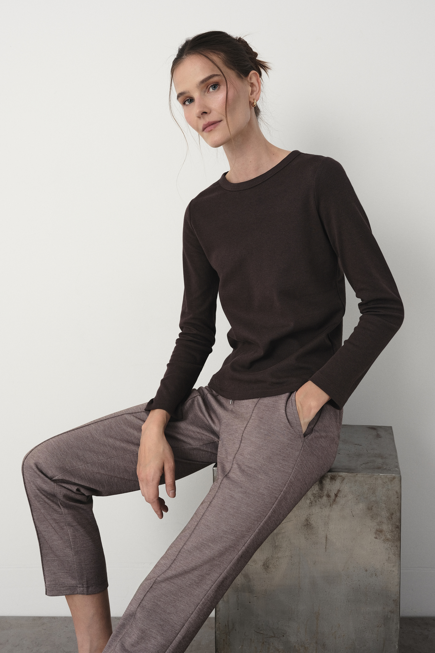 Bawełniany longsleeve w kolorze ciemnobrązowym 