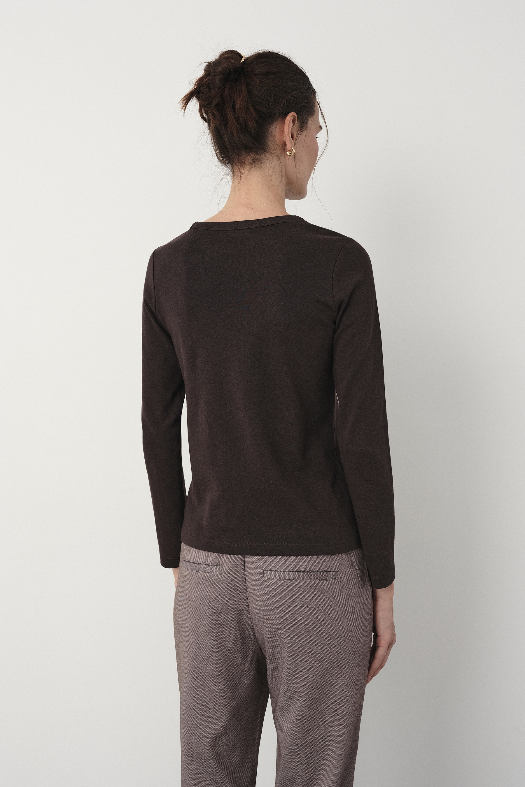 Bawełniany longsleeve w kolorze ciemnobrązowym 
