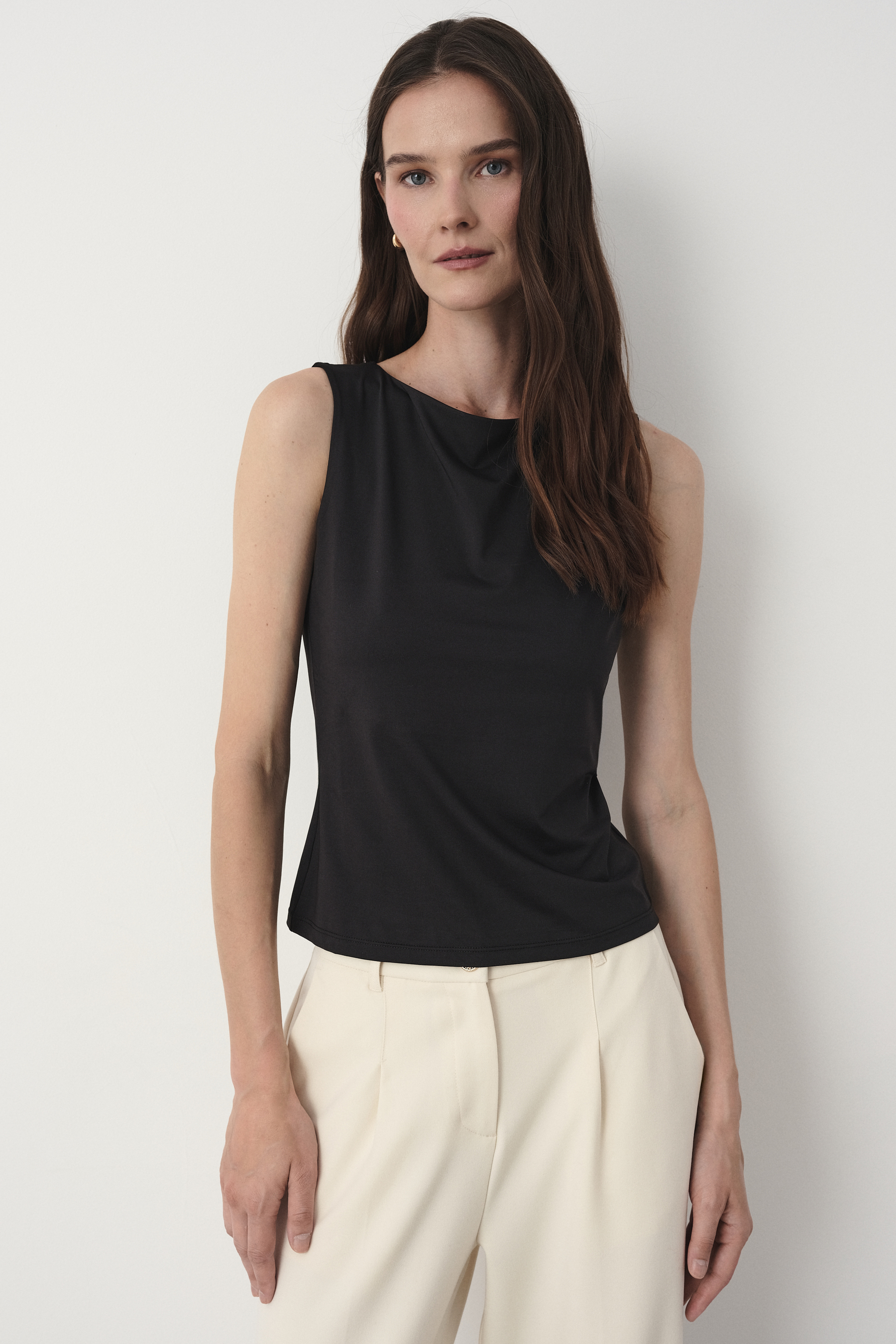 Elastyczny czarny top basic 