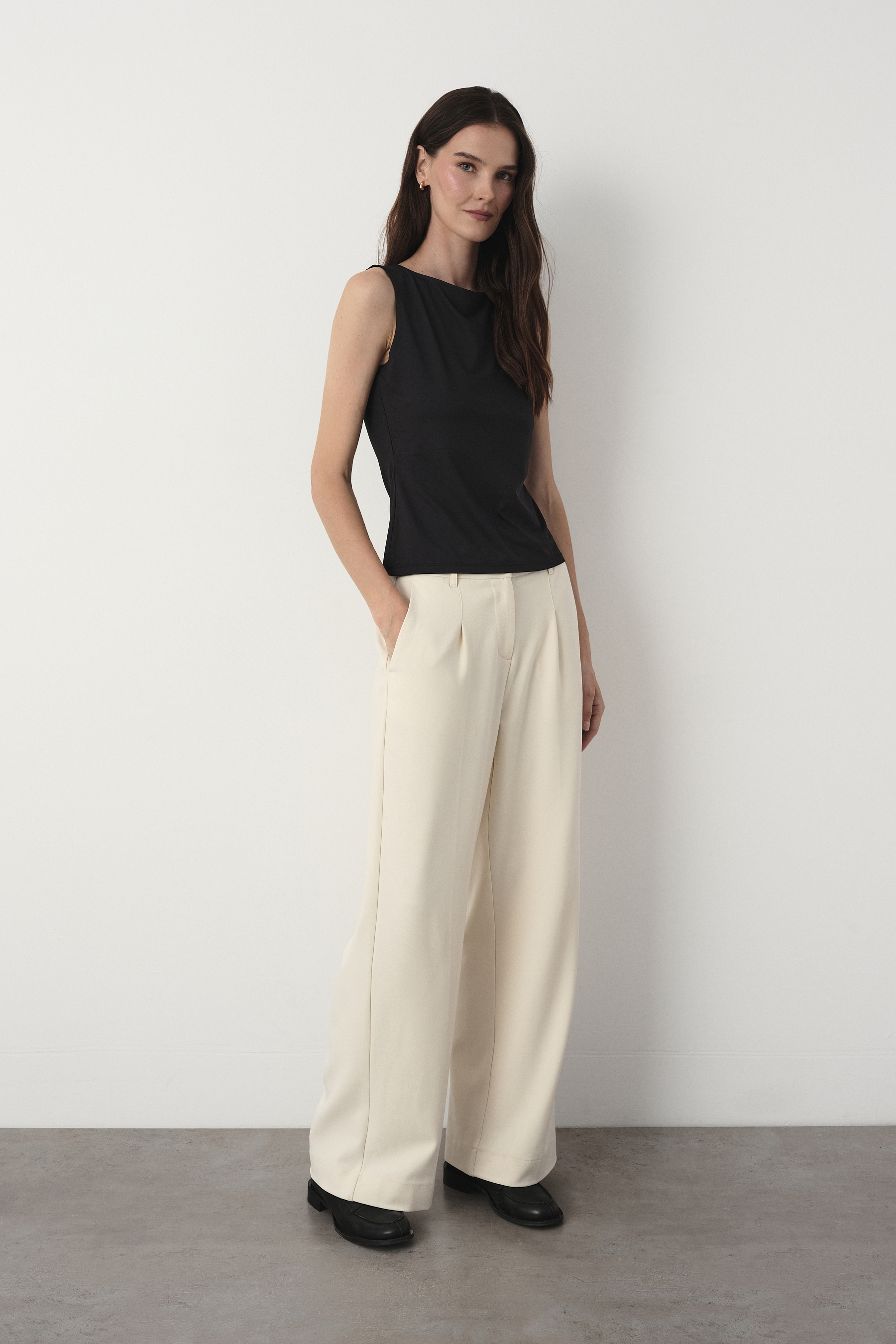 Elastyczny czarny top basic 
