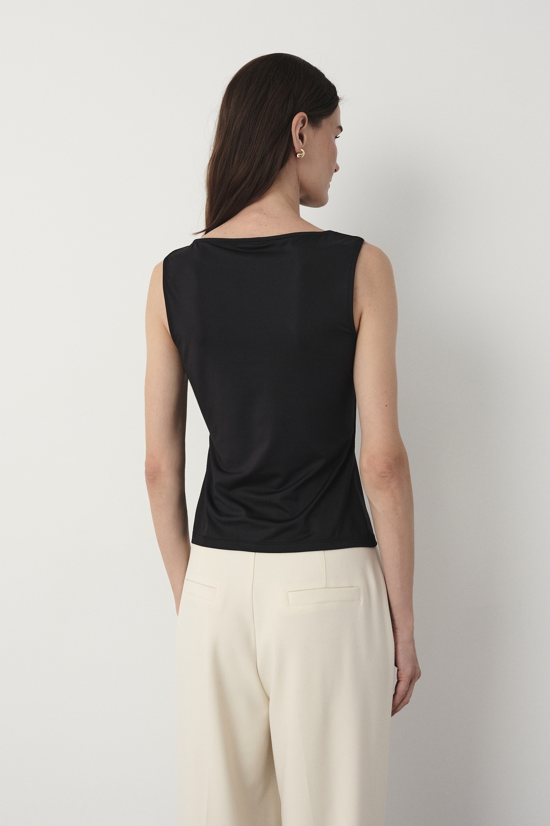 Elastyczny czarny top basic 