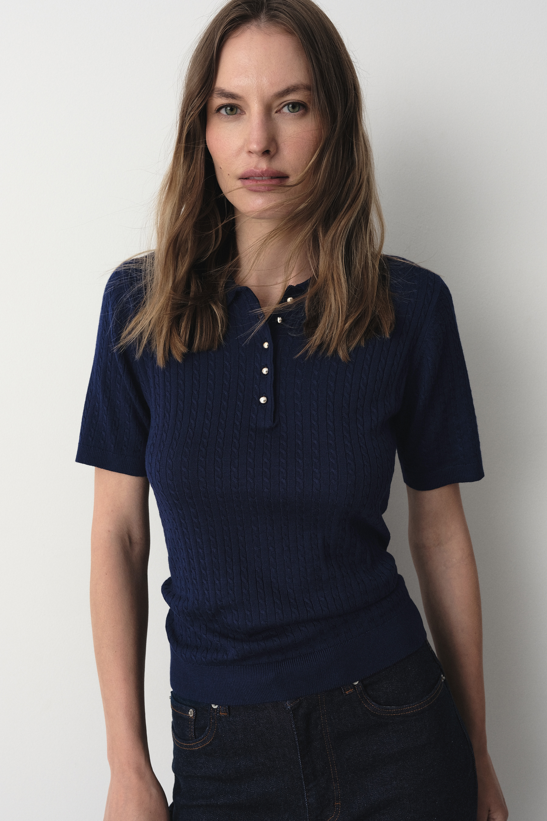Granatowy sweter z kołnierzykiem polo