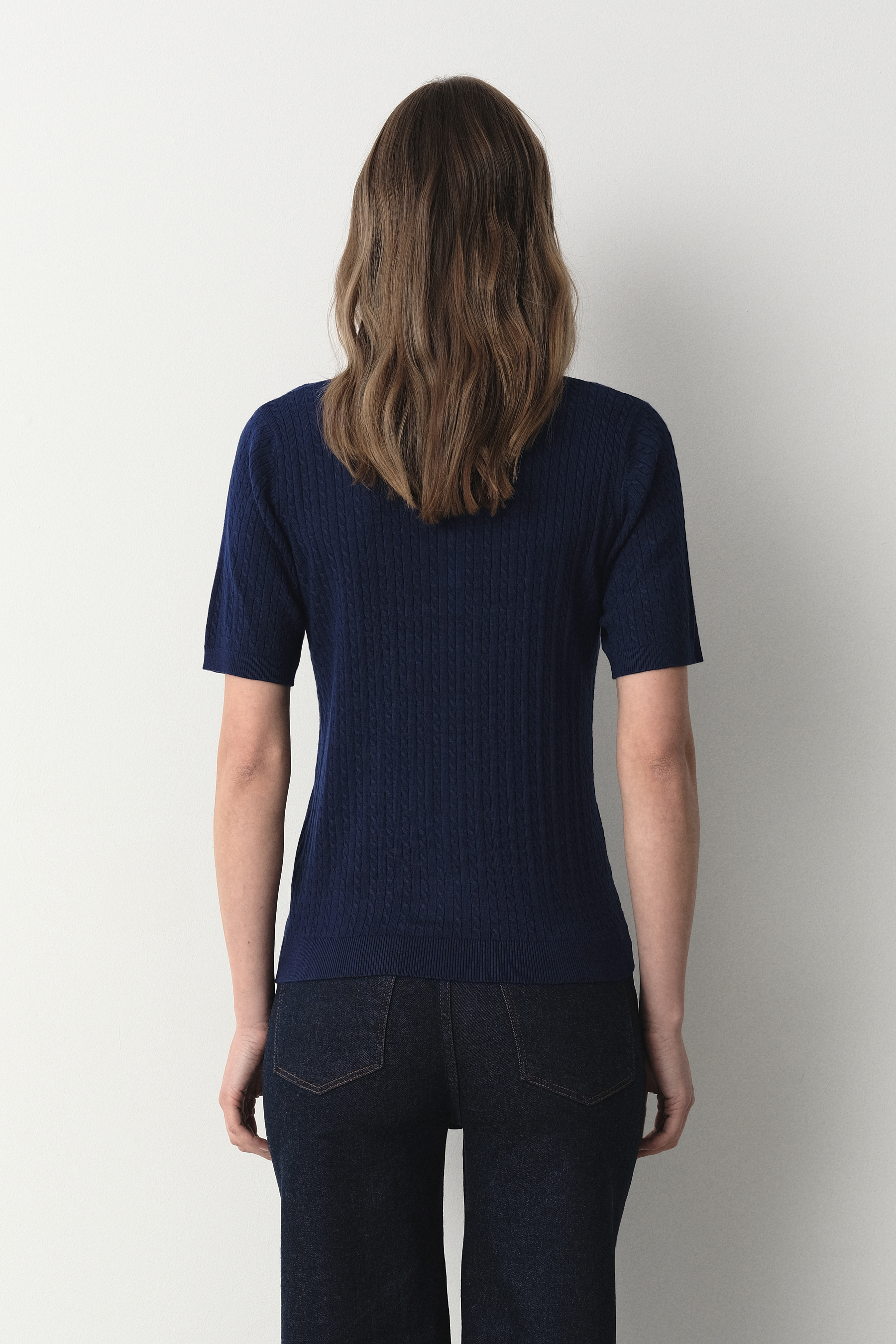 Granatowy sweter z kołnierzykiem polo