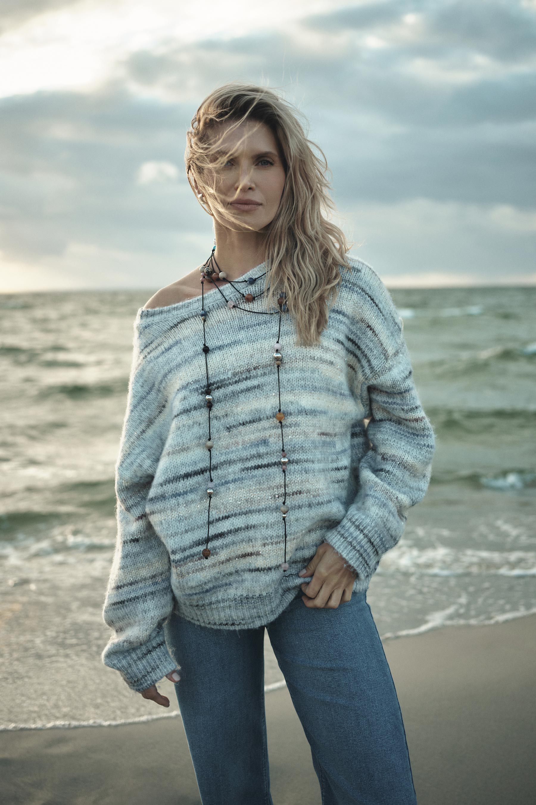 Komfortowy sweter w subtelne paski Komfortowy sweter w subtelne paski