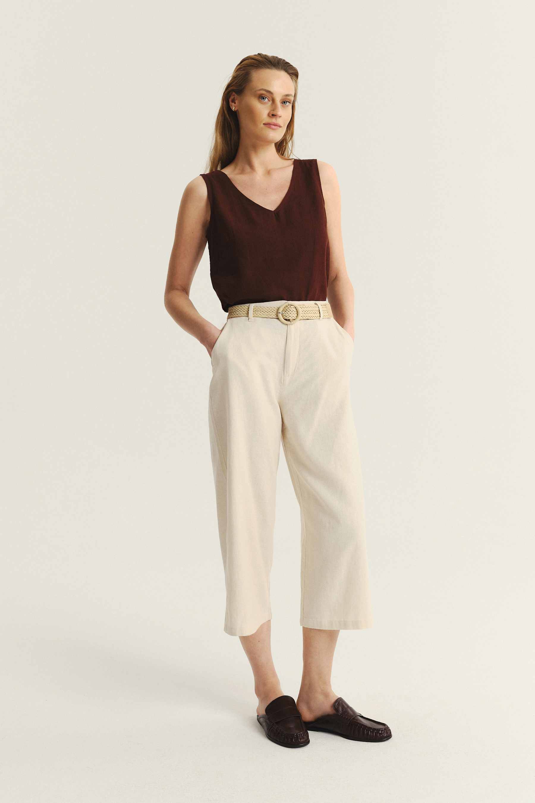 Kremowe spodnie kuloty z plecionym paskiem Greenpoint