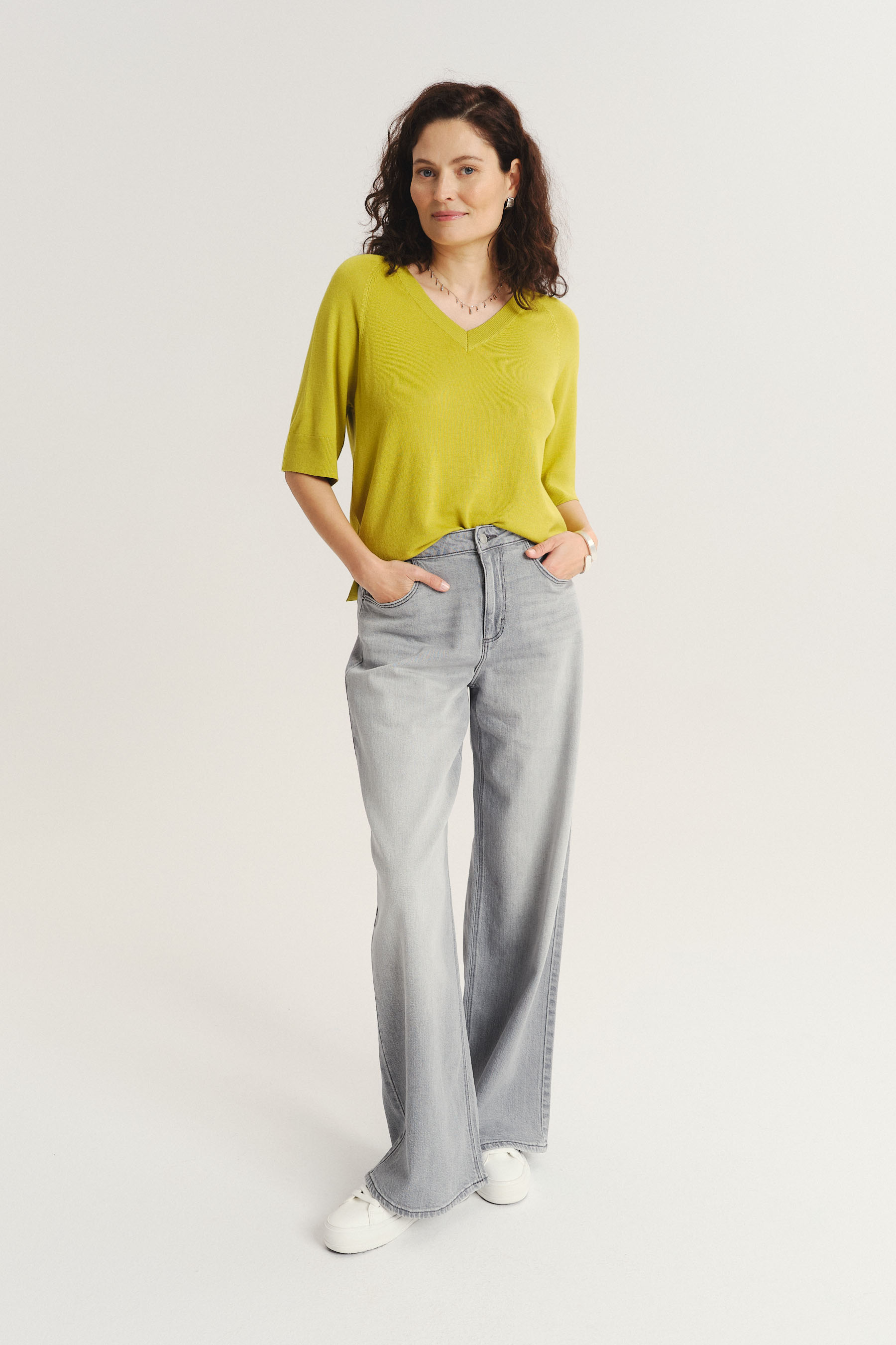 Limonkowy sweter z krótkim rękawem