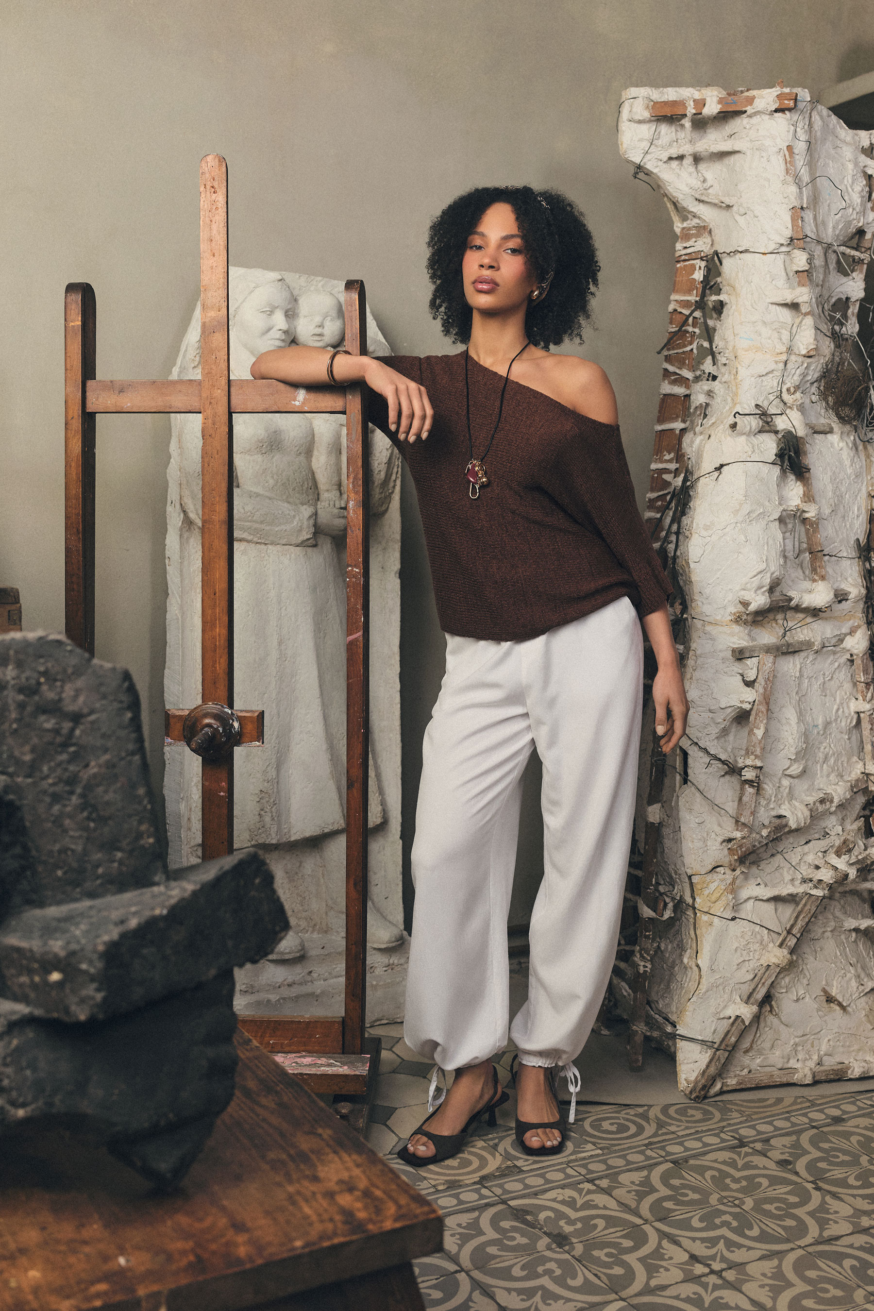 Lniano-wiskozowe spodnie z troczkami u dołu nogawek