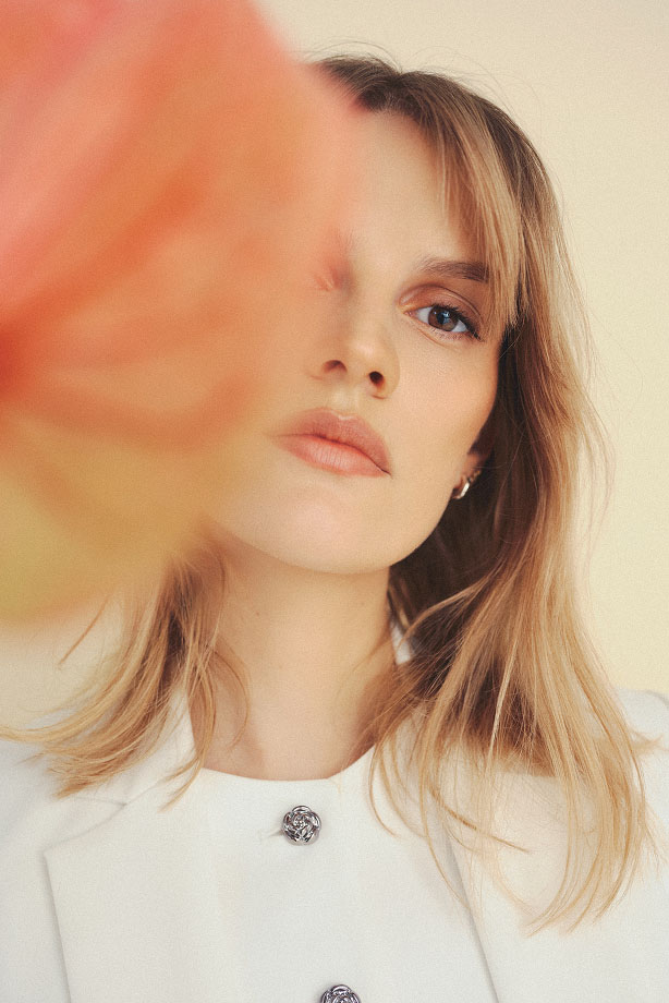 Klasyczny biały żakiet