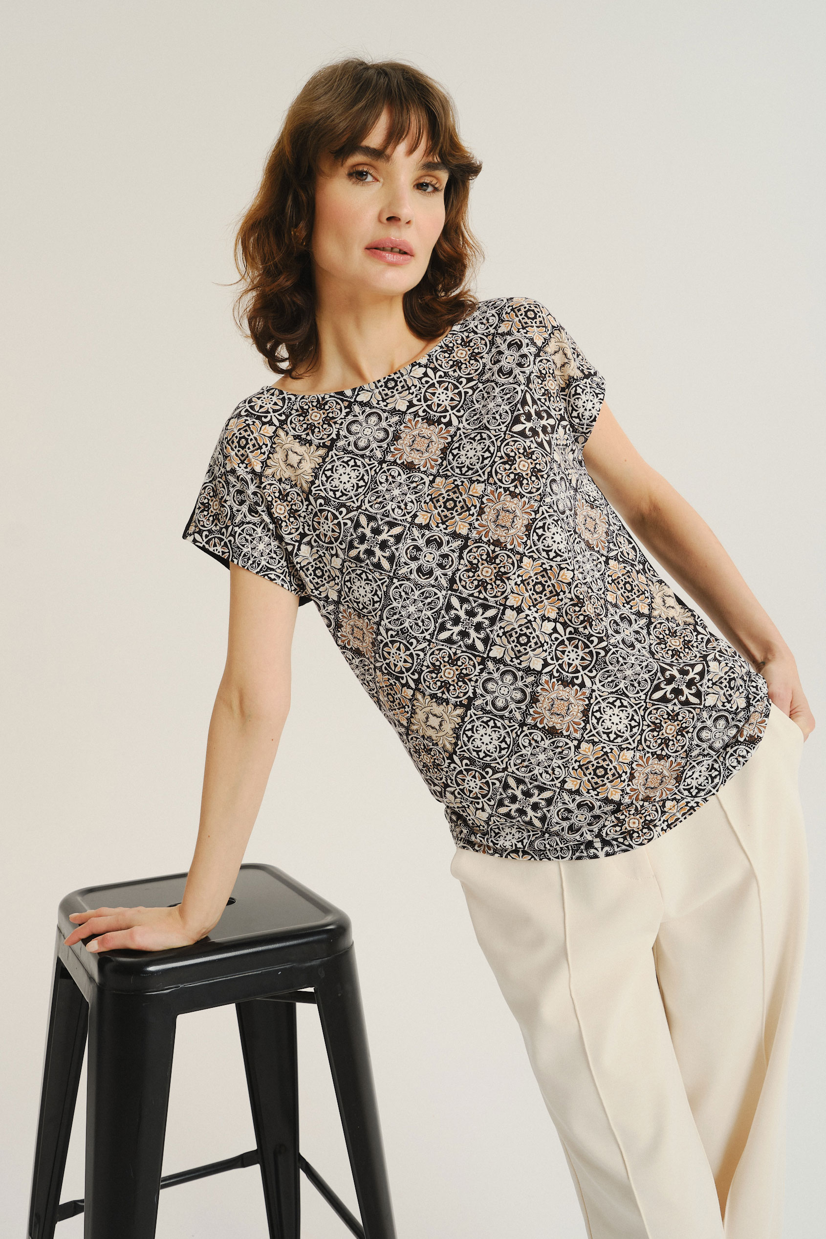 Efektowny top z nadrukiem typu paisley