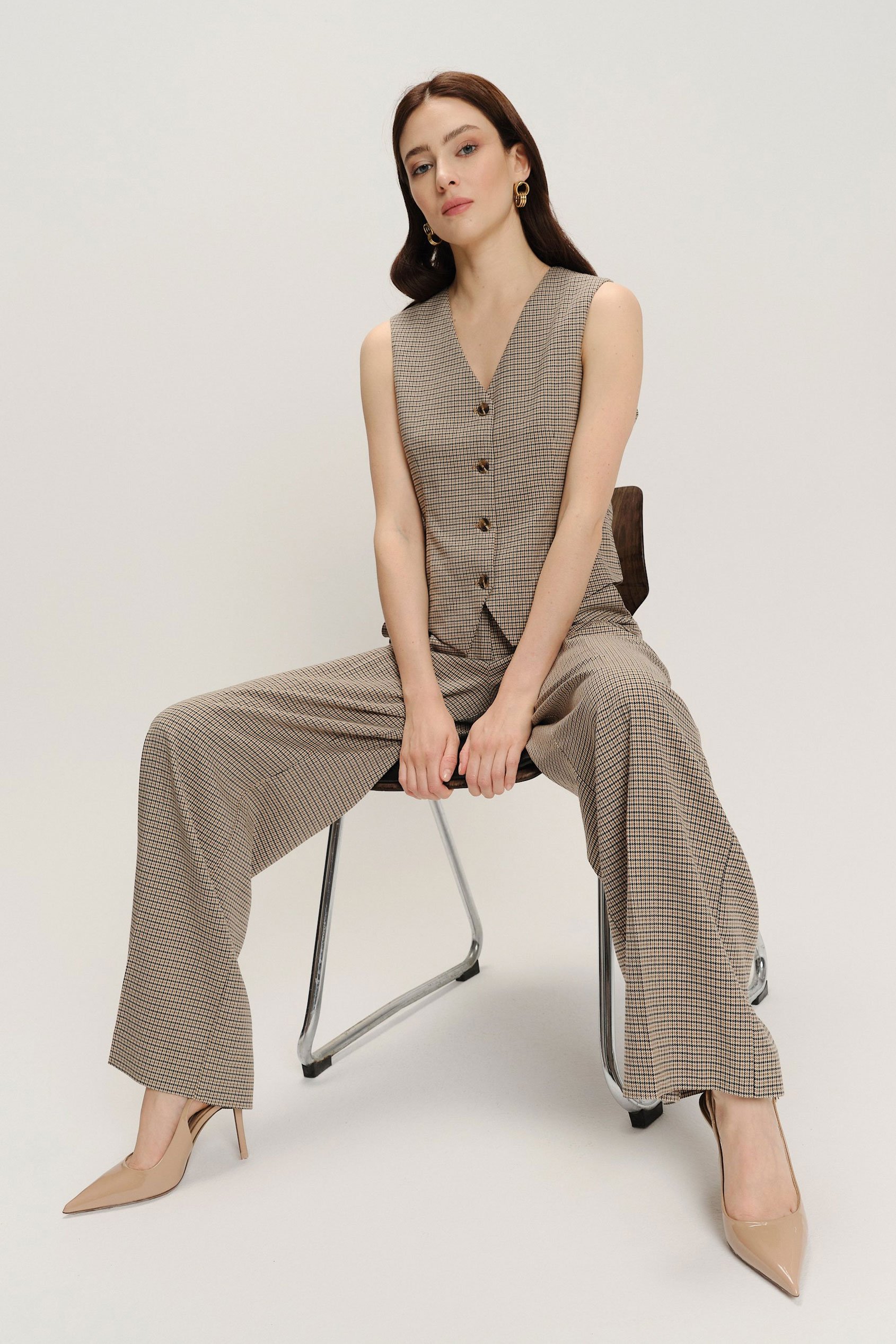 Eleganckie beżowe spodnie wide leg nadruk w kratkę