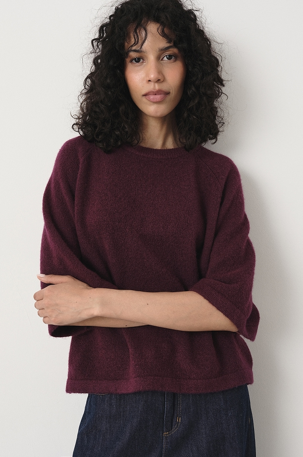Bordowy sweter oversize