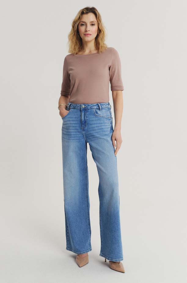Jasnoniebieskie jeansy wide leg