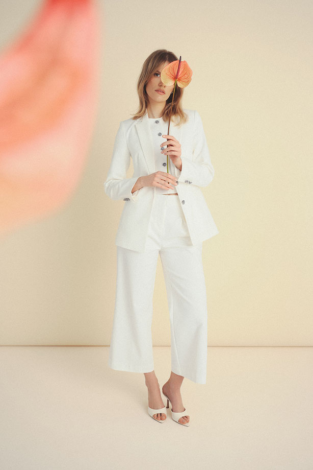 Eleganckie białe spodnie typu kuloty