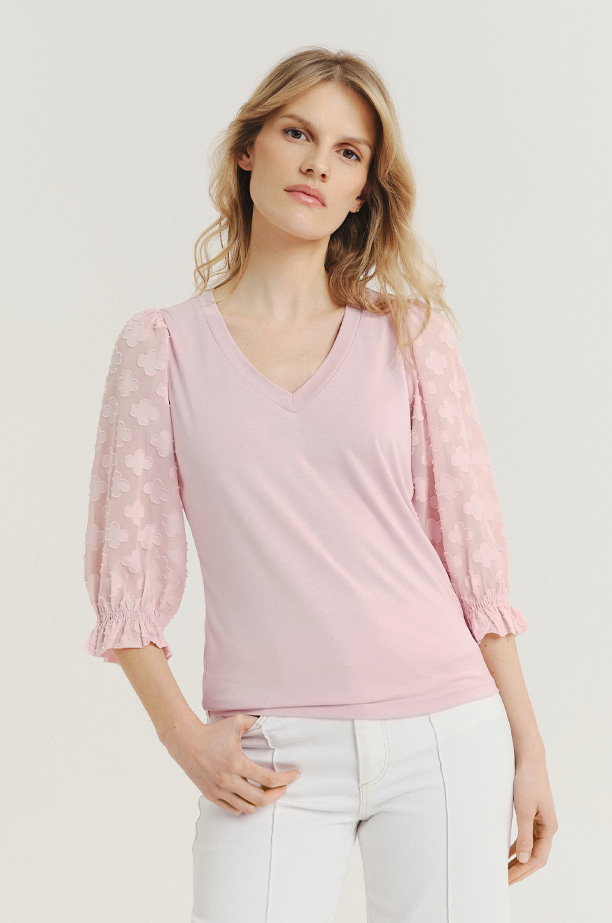 Jasnoróżowy top z efektownymi rękawami