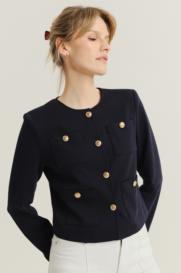 Elegancki krótki żakiet w granatowym kolorze