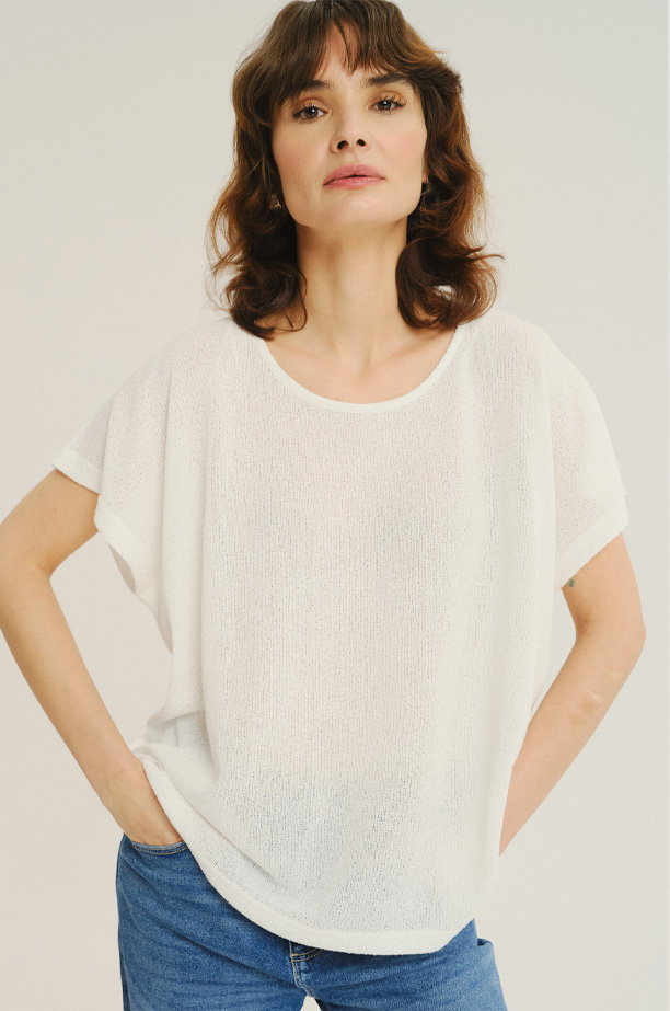 Lekki biały sweter z krótkim rękawem