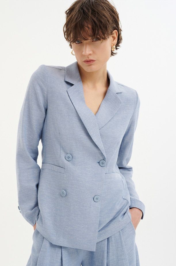 Dwurzędowy żakiet w błękitnym kolorze