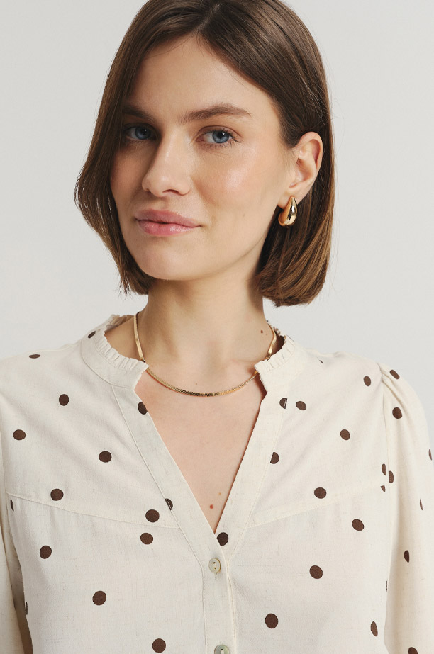 Lekka bluzka z ozdobna riuszką