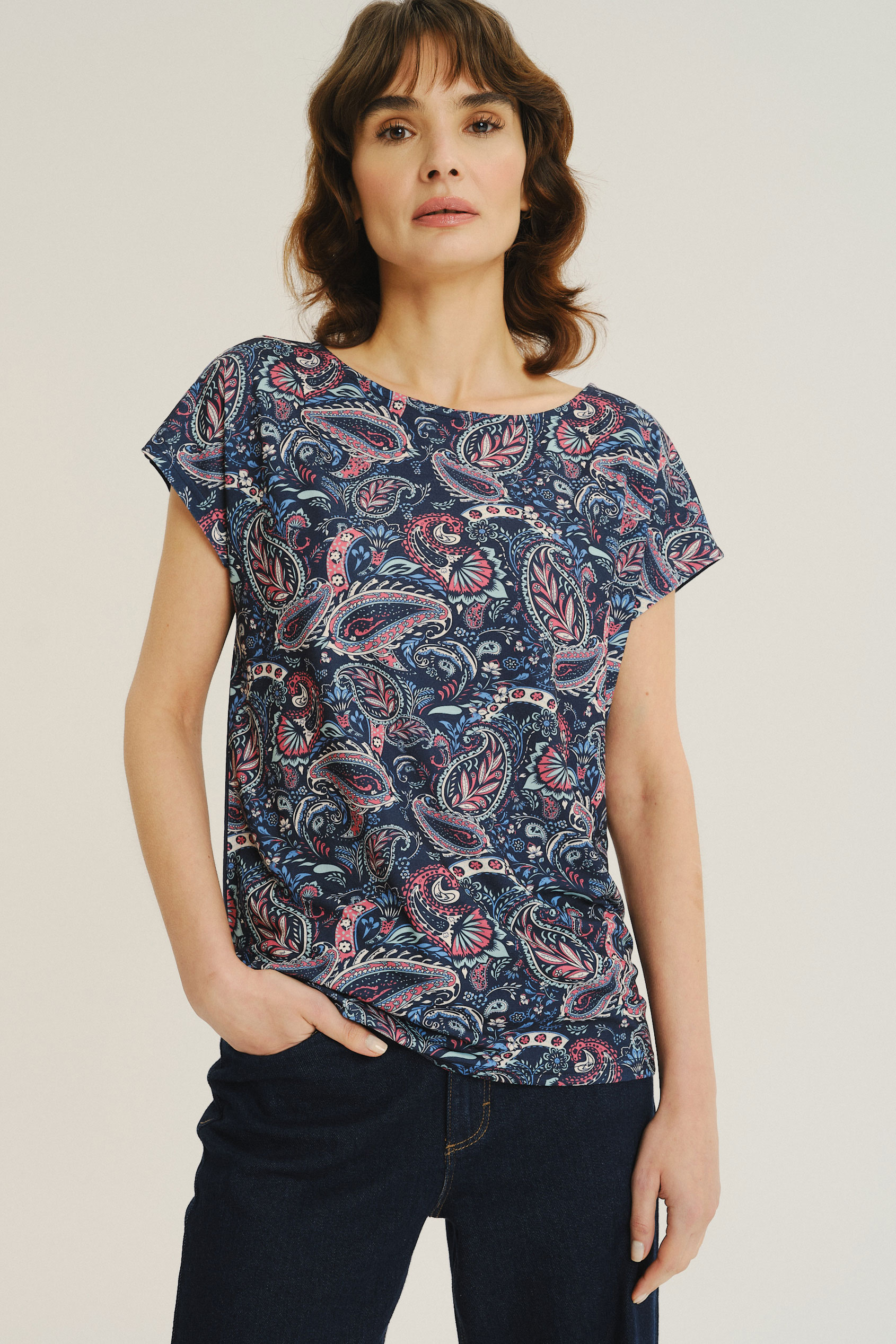 Top z nadrukiem typu paisley