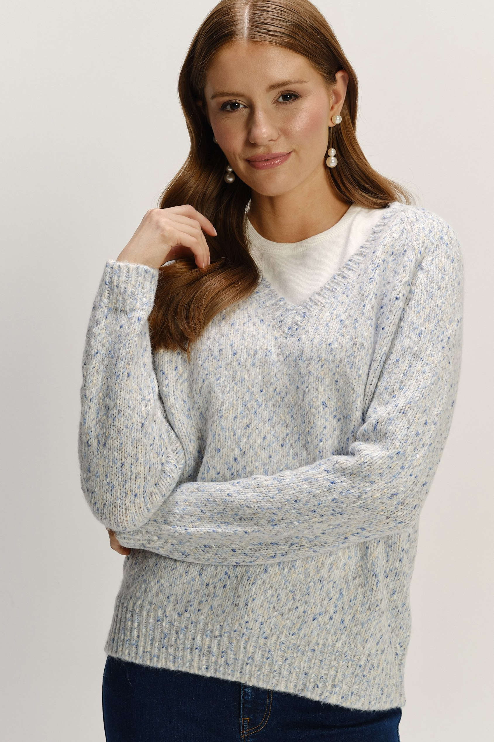 Klasyczny sweter z dekoltem V baby blue