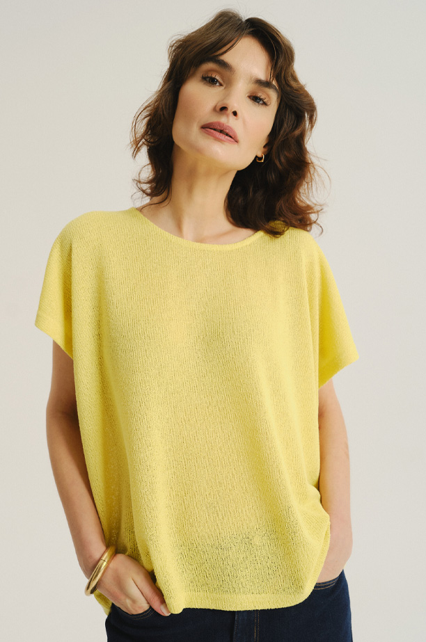 Luźny żółty sweter z krótkim rękawem