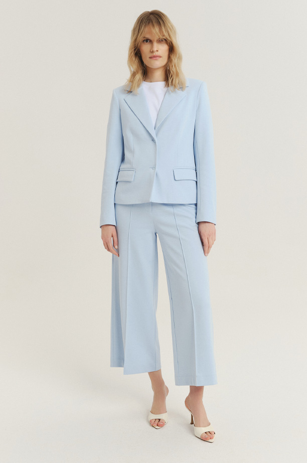 Klasyczny żakiet w kolorze baby blue
