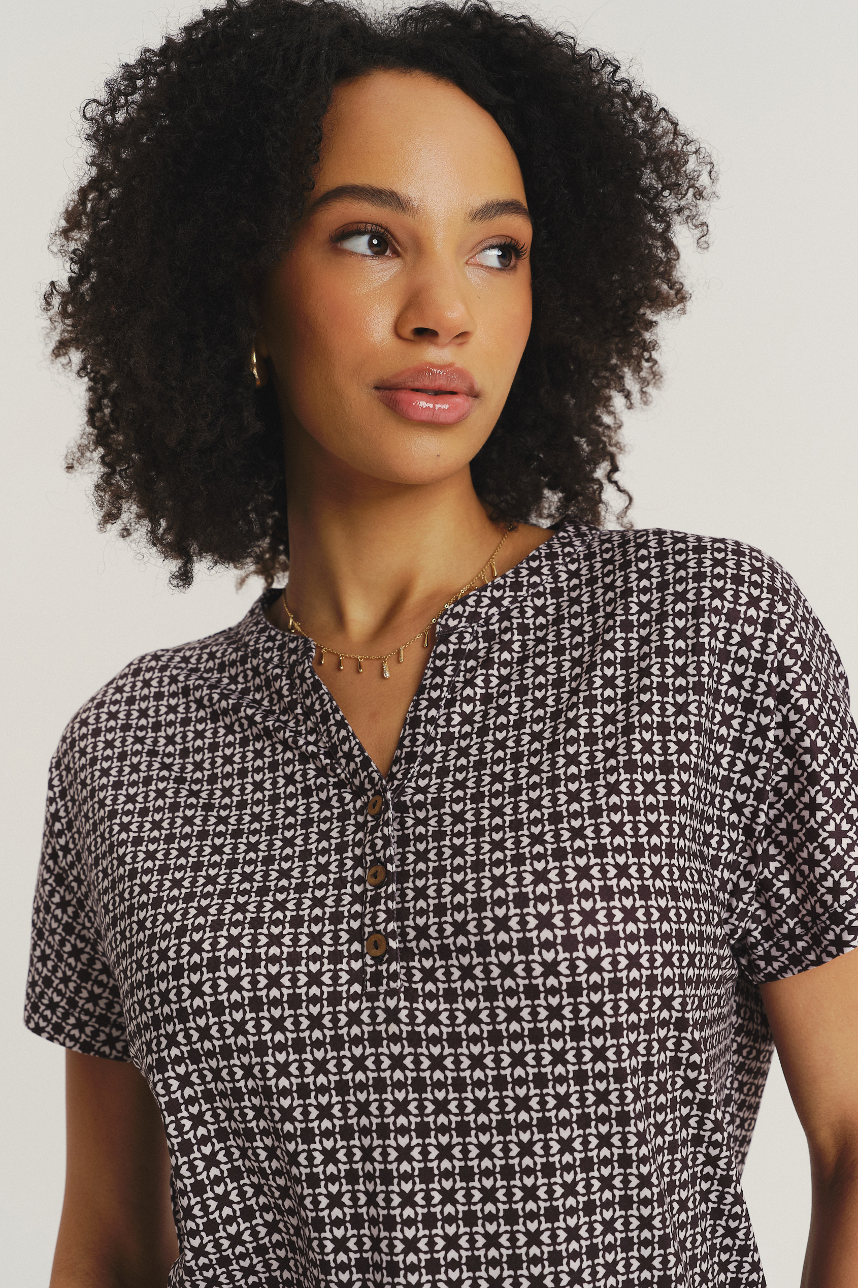 Printowany top z dekoltem w V