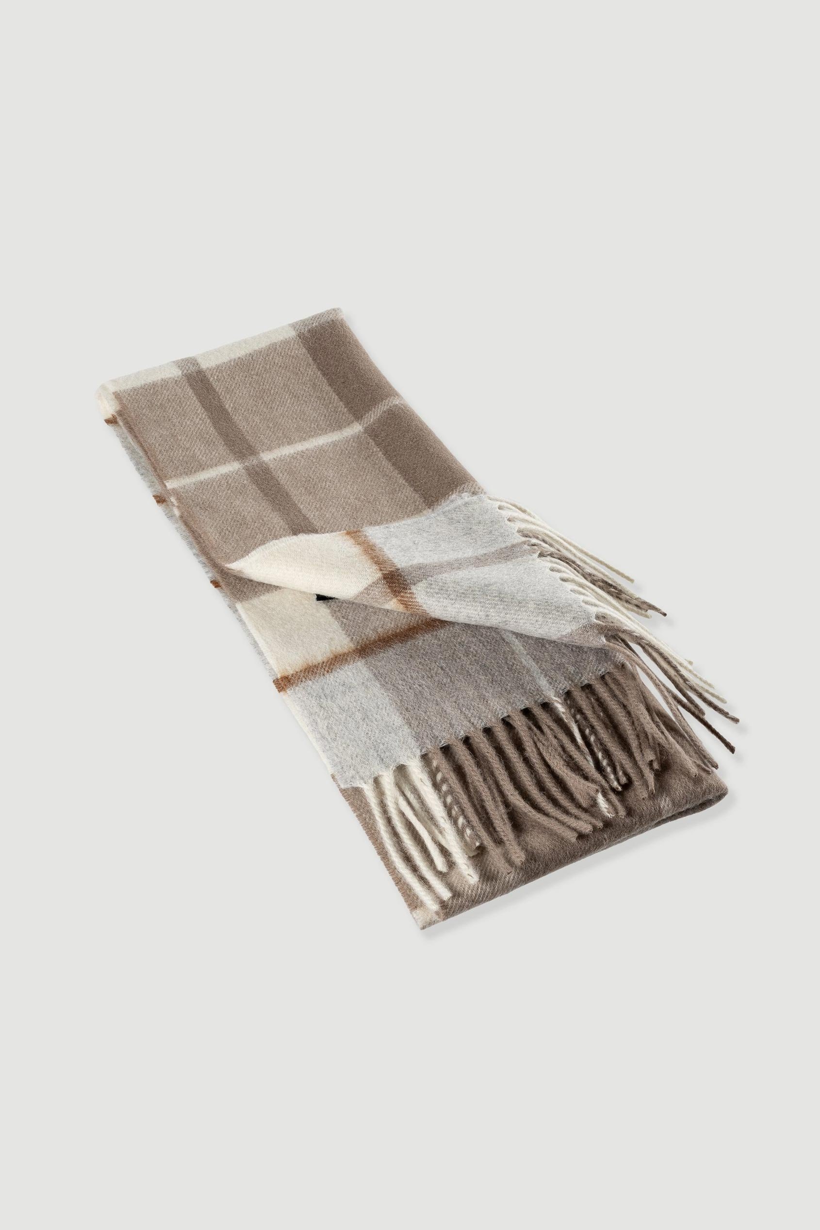 Casualowy wełniany szalik w beżowo-brązową kratę