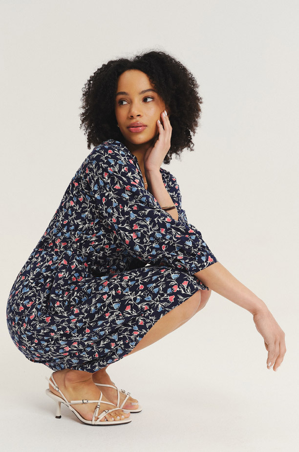 Wiskozowa sukienka z nadrukiem typu łączka