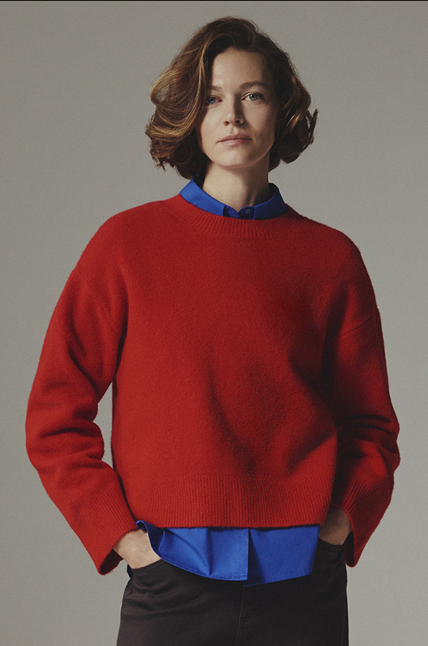 Efektowny czerwony sweter