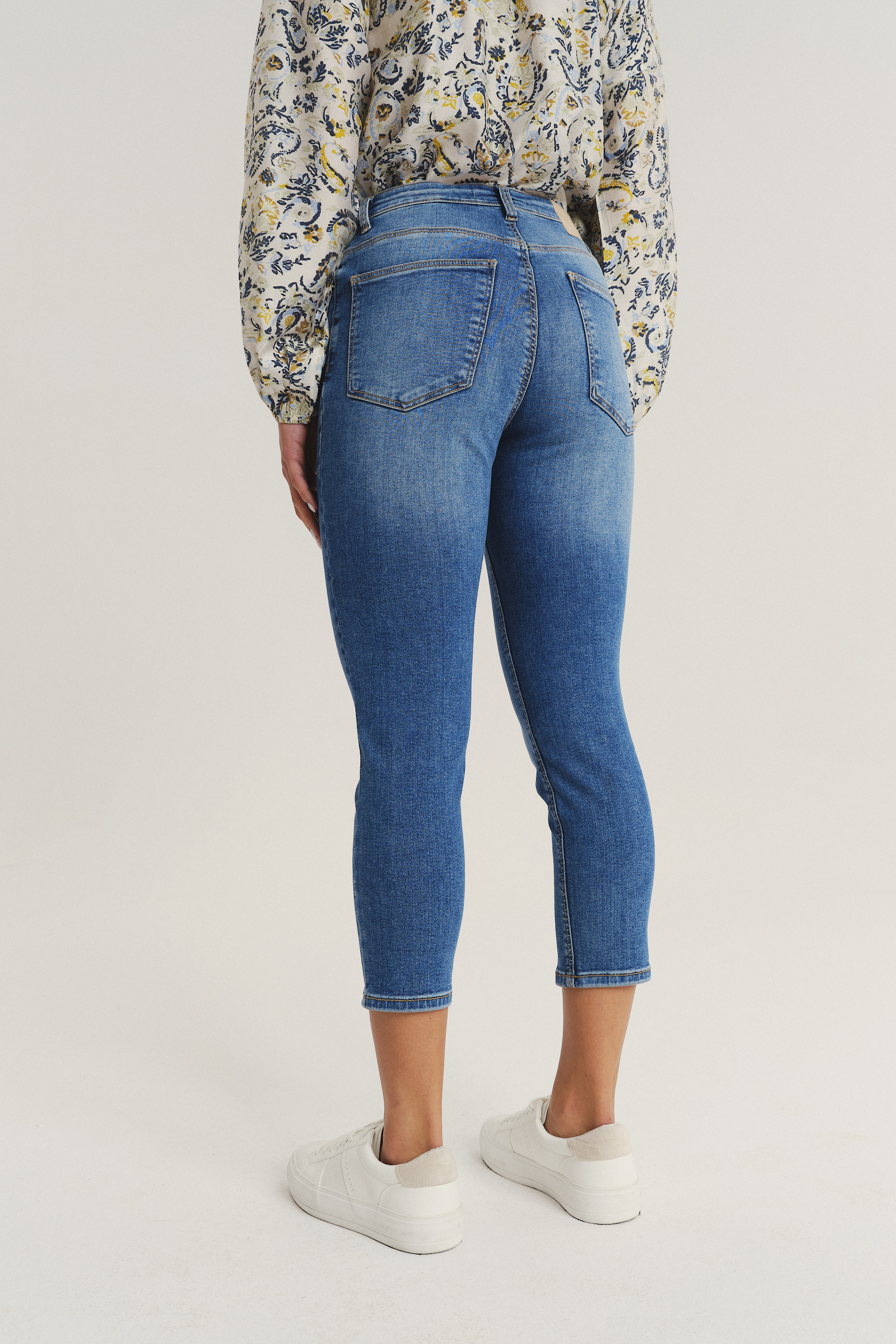 Niebieskie spodnie 7/8