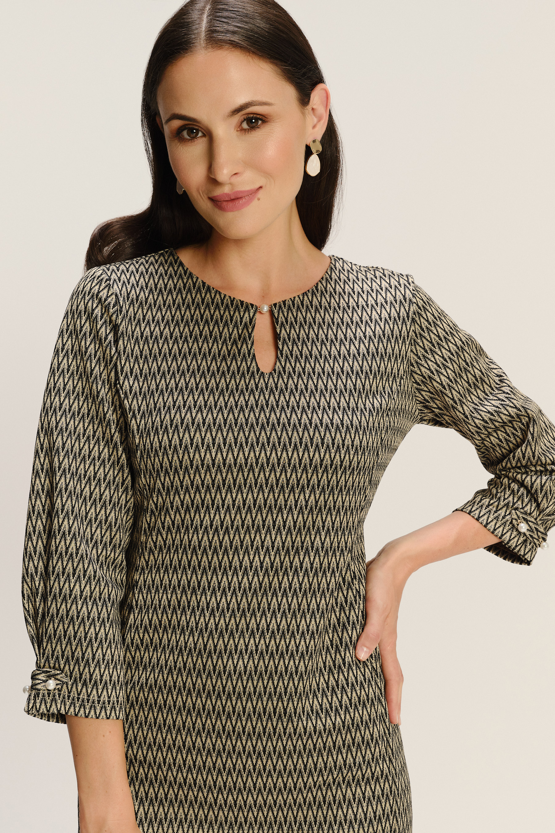 Printowana sukienka z domieszką wiskozy czarno-antracytowa