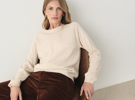 Basicowy sweter z dodatkiem wełny kremowy