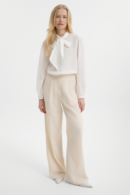 Bluzka z wiązaniem przy dekolcie 