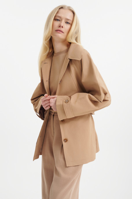 Krótki płaszcz z wiązaniem w talii 