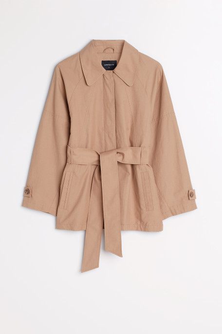 Krótki płaszcz z wiązaniem w talii 