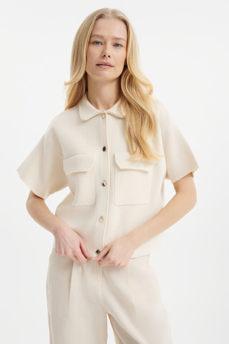 Kremowy kardigan z krótkim rękawem 