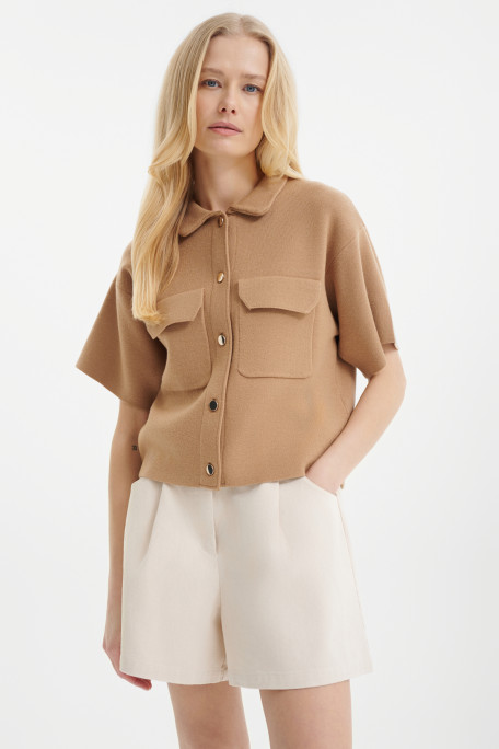 Beżowy kardigan z krótkim rękawem 