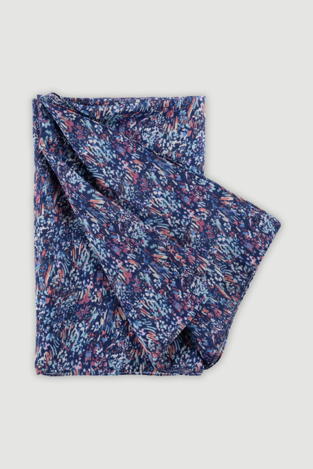 Granatowa apaszka z nadrukiem typu łączka