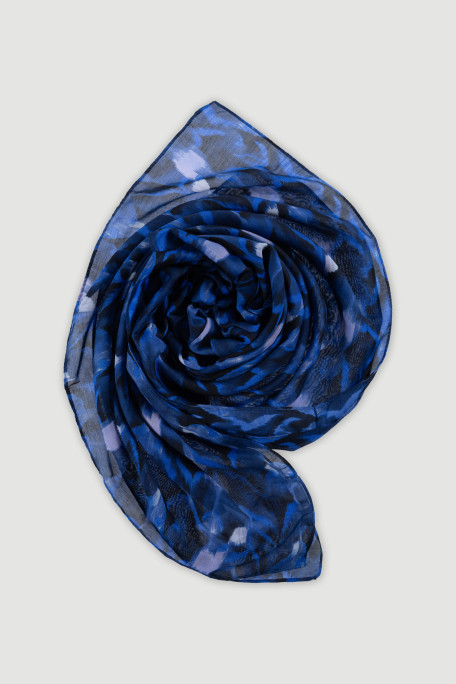 Printowana czarno-niebieska apaszka