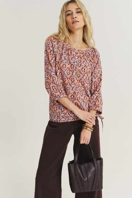 Luźna bluzka z kolorowym nadrukiem etno