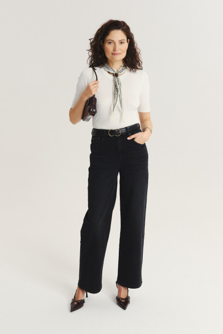 Klasyczne czarne jeansy z prostą nogawką