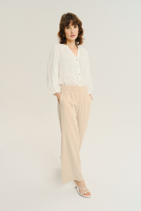 Luźne kremowe spodnie z gumką w talii