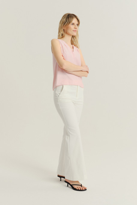 Kremowe eleganckie spodnie z rozszerzaną nogawką