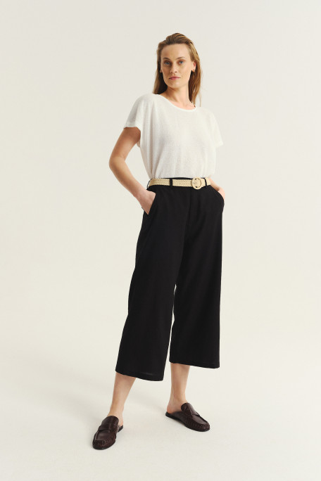 Czarne spodnie typu kuloty z kontrastowym plecionym paskiem