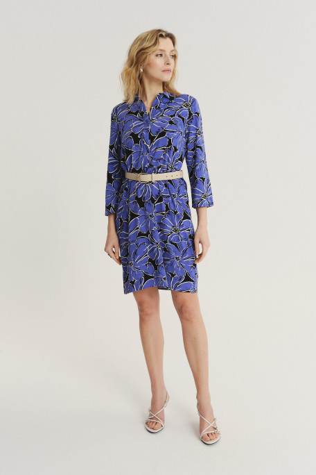 Niebiesko-czarna sukienka w kwiaty